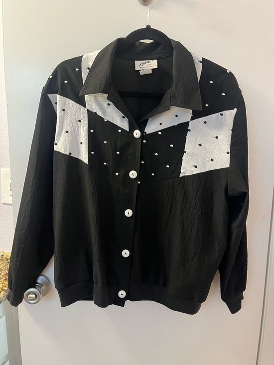 G.W. Tops - Vintage G.W. Petite Black & White Patterned Button-Front Blouse W/Shoulder pads